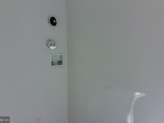 5th image of 205 Garden St