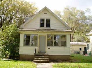 810 9th St SW, Cedar Rapids, IA 52404