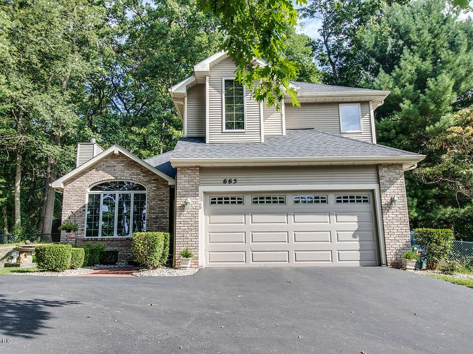 1st image of 665 E Sylvan Dr