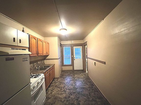 3rd image of 1055 Pine Ave NW