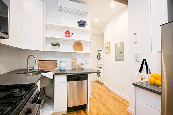 Rented by The InHouse Group | media 9