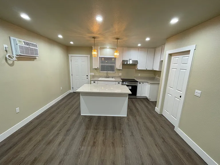 322 N Townsend Ave #1/2 — Photo 8