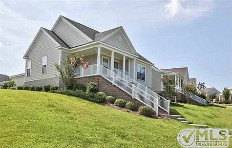 1st image of 3037 Dickinson Dr #18