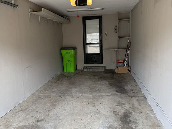 4th image of 15900 Cambridge Dr