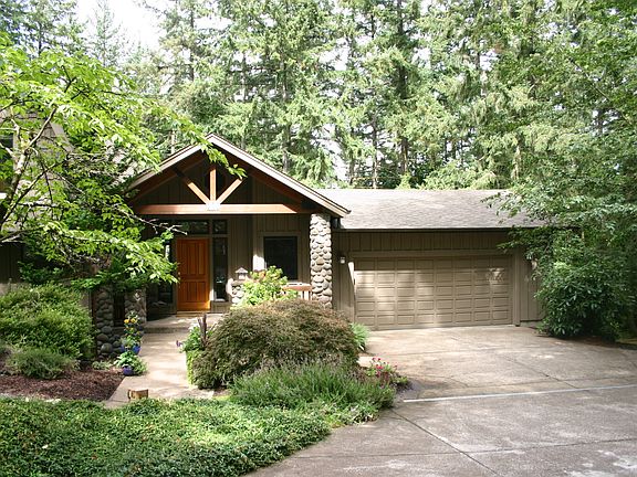 Entry way and garage