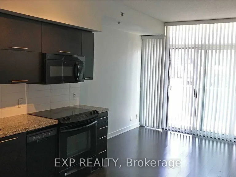 21 Nelson St #823 — Photo 2