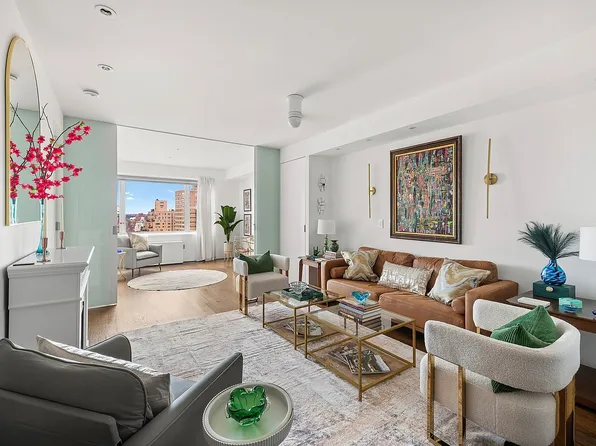 60 E 8th St APT 18D, New York, NY 10003