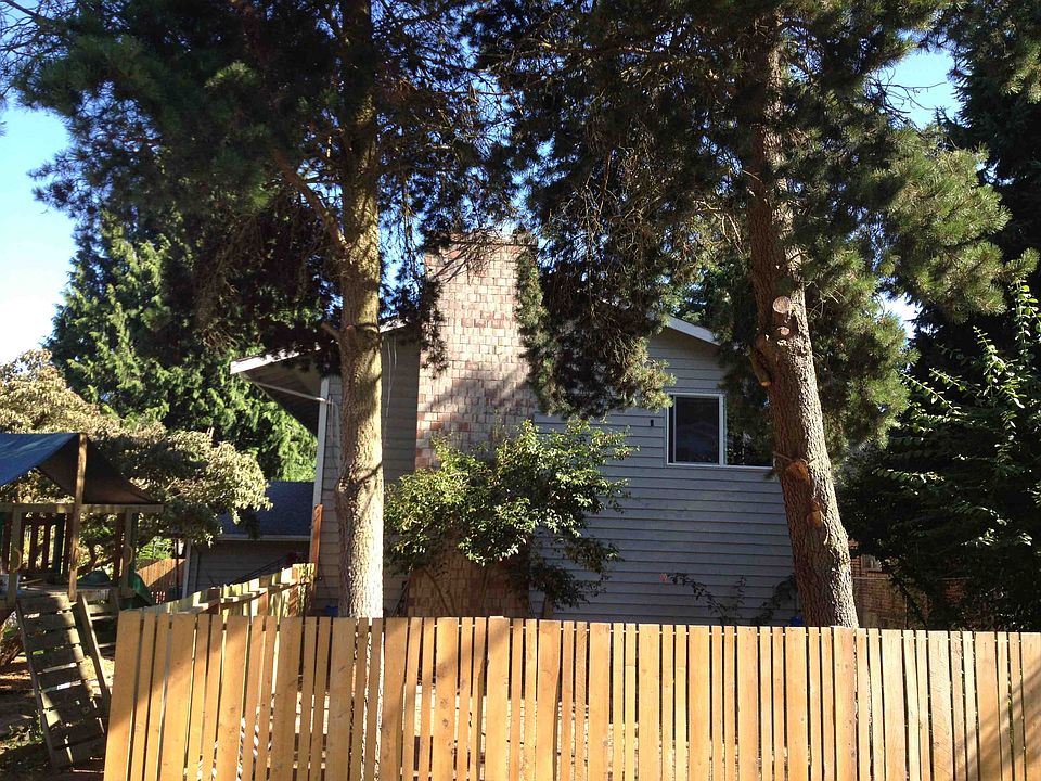 2nd image of 3202 NE 90th St