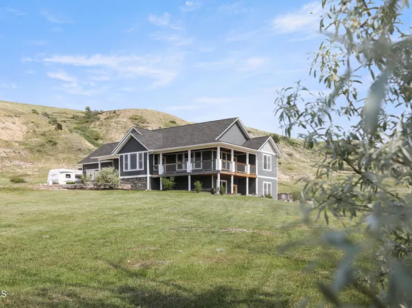 4870 132nd Dr NW, Williston, ND 58801