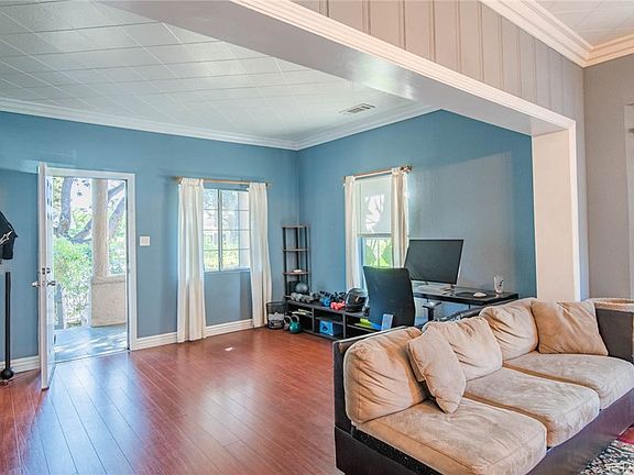 5th image of 621 E Orange Grove Blvd
