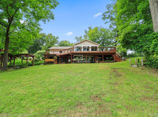 1512 Cattail Trl, Milford, MI 48380