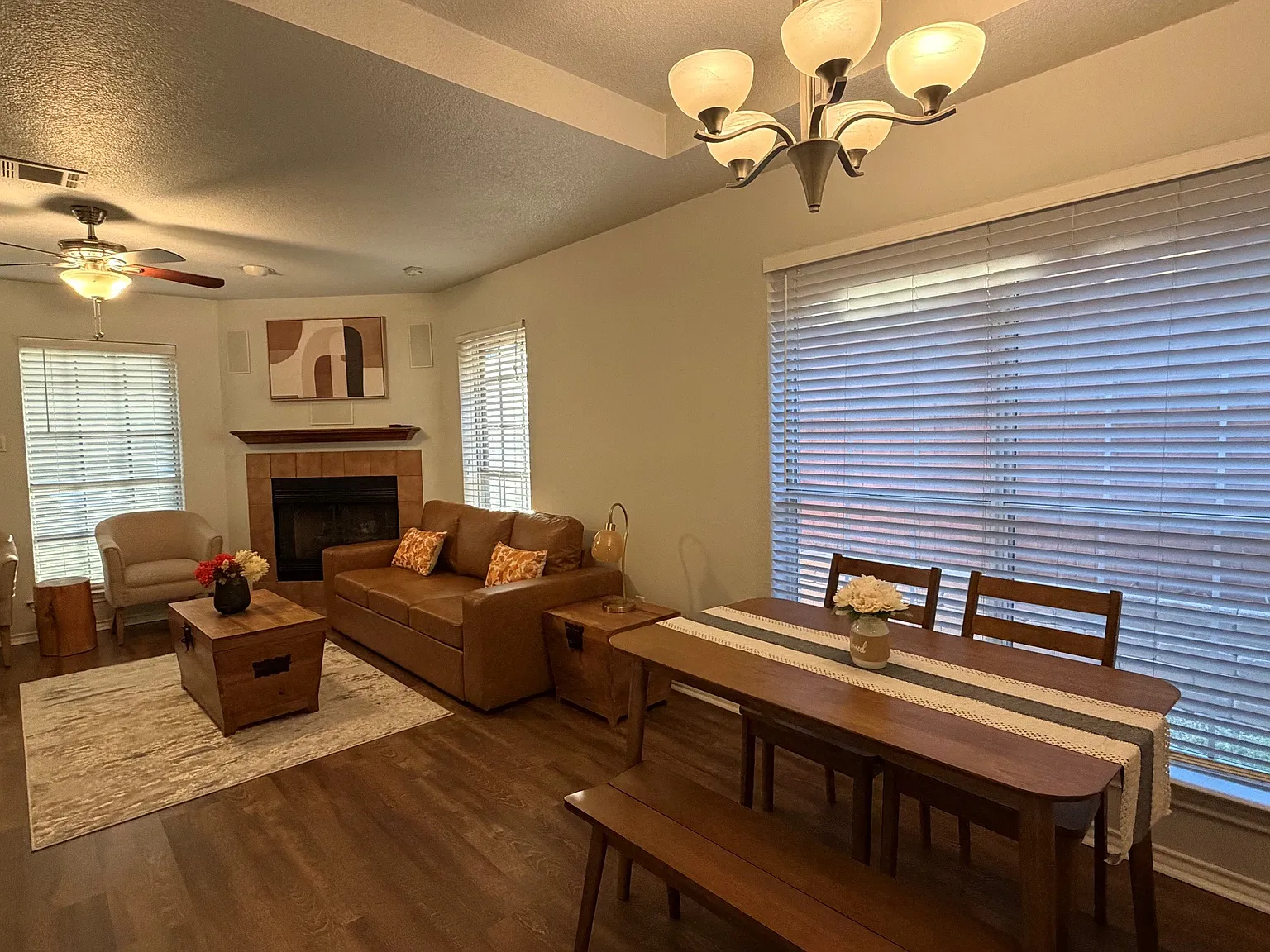 3 bed, 1132 sqft, $2,200 — Photo 2