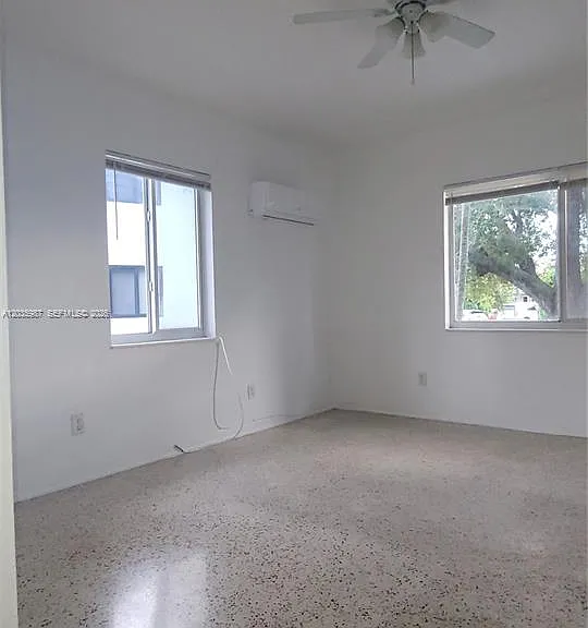 350 SW 15th Rd #3 — Photo 5