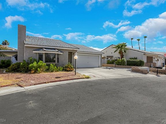 3rd image of 3936 Norwich Cir