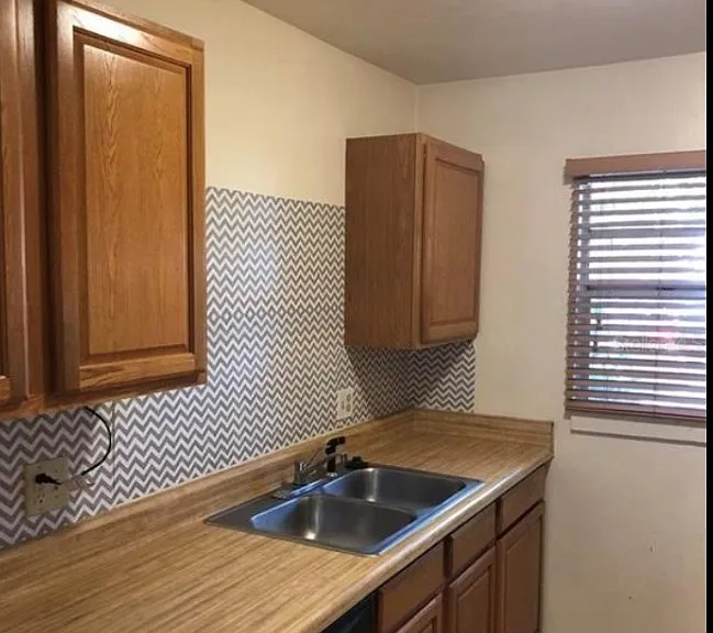 3905 SW 26th Ter — Photo 5