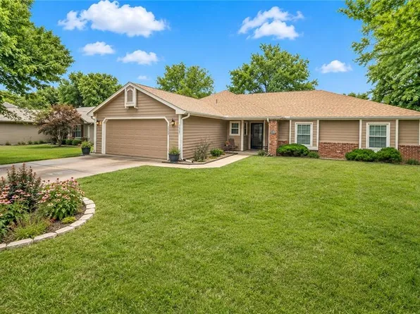 3916 Stetson Dr, Lawrence, KS 66049