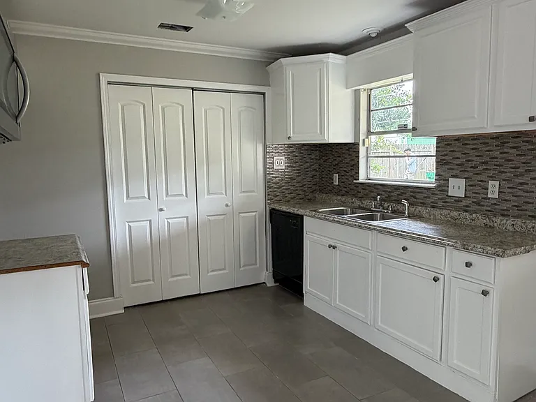 8778 Houma Dr — Photo 7