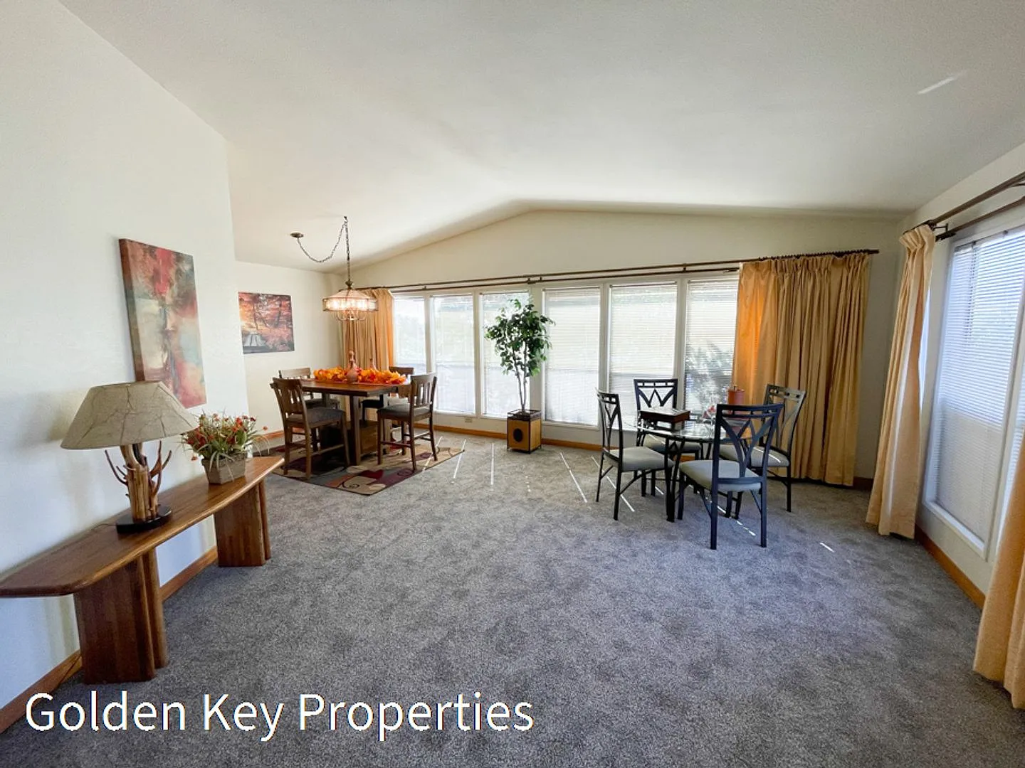 Beautiful home in 55+ neighborhood of Vista Del Mar! — Photo 3