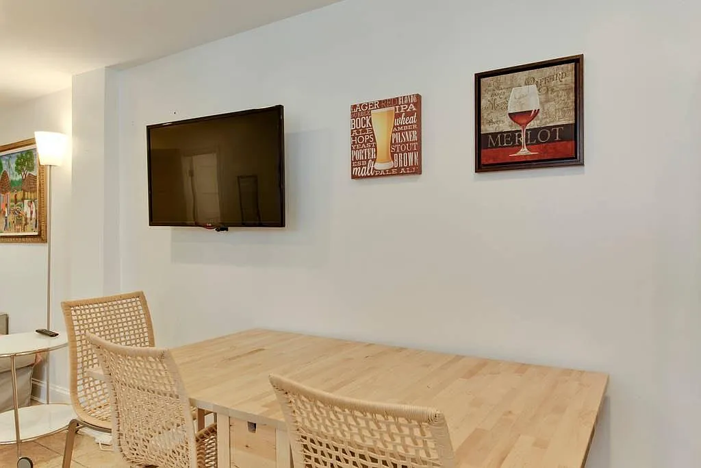 2 bed, 1000 sqft, $2,500 — Photo 4