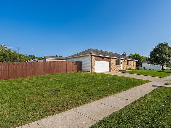 3rd image of 1504 Red Leaf Ln