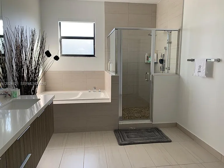10510 NW 78th Ter #10510 — Photo 10