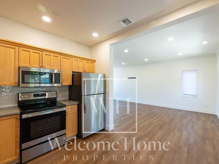 411 SE 8th St — Photo 9