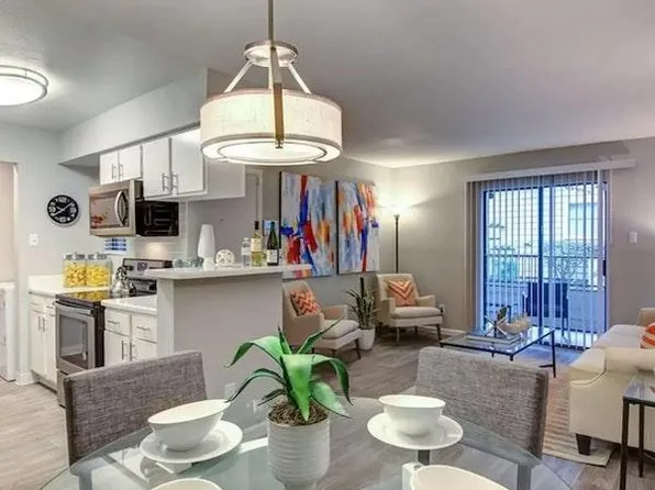 6Ten at Med Center Apartments
