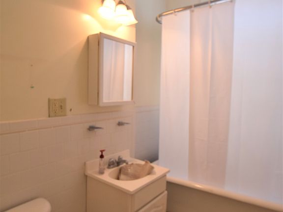 2nd image of 28 Queensberry St APT 12