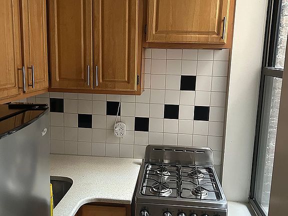 3rd image of 122 W 137th St APT 4B
