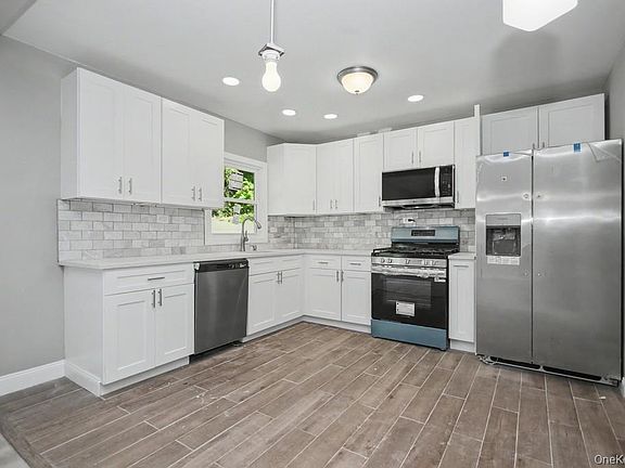 4th image of 19 Englewood Terrace