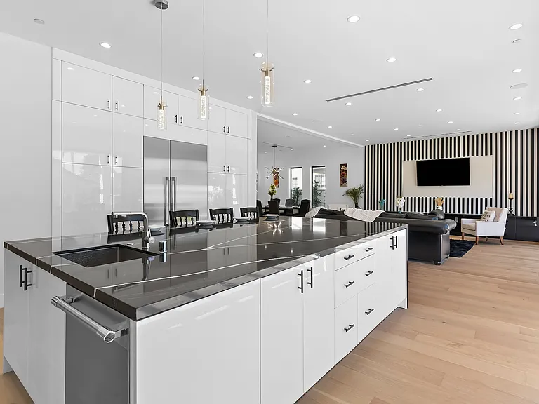 5012 Enfield Ave — Photo 13