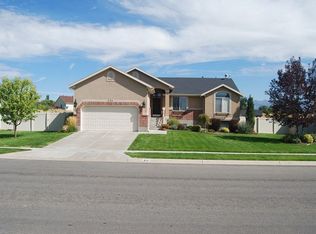 777 S Saint Andrews Dr, Syracuse, UT 84075