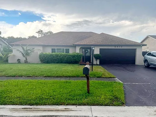 8413 Linden Way Photo 1