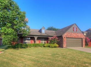 808 S 71st St, Broken Arrow, OK 74014
