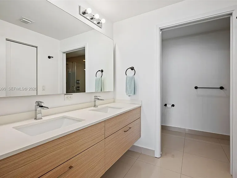 600 NE 27th St #1402 — Photo 15