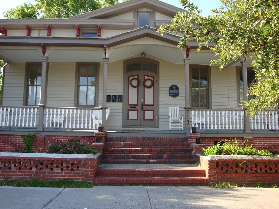 Front of house from Chestnut