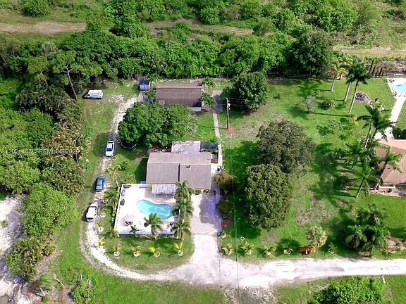 3rd image of 10646 Barn Rd