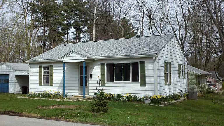 402 N Clark St — Photo 2