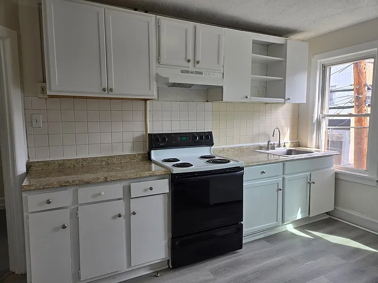 1419 Princeton Ave — Photo 1