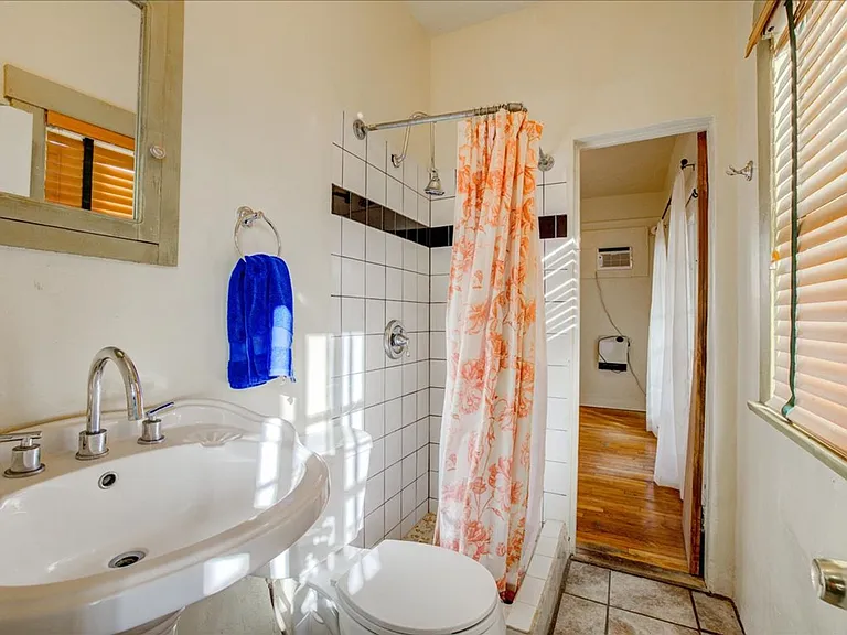 520 E Helen St — Photo 13