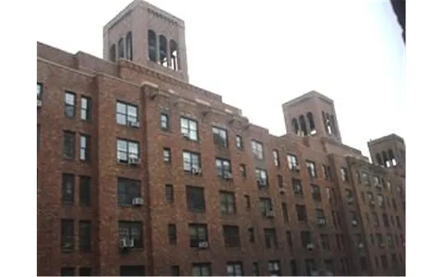 Sold by Douglas Elliman | media 24