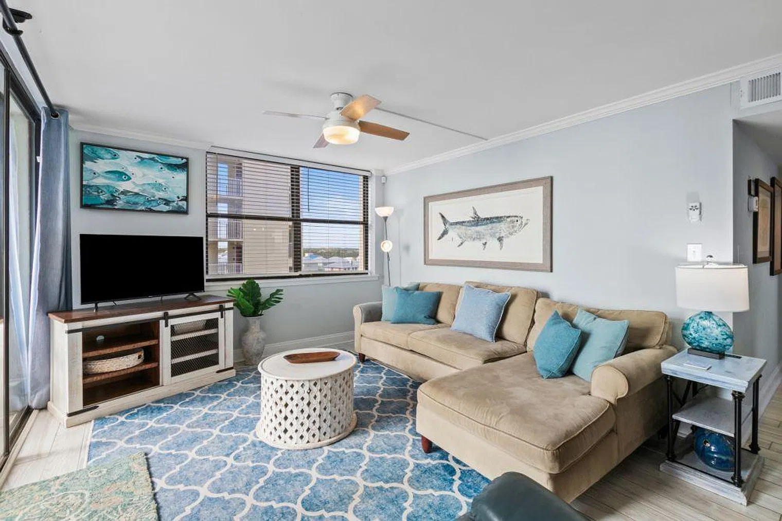 2 bed, 2.0 bath, 882 sqft, $3,985 — Photo 3