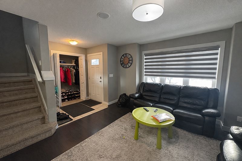 Fort Saskatchewan House for rent - 3 Bedrooms — photo 2
