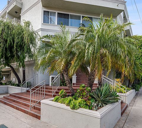 2nd image of 1440 23rd St APT 221