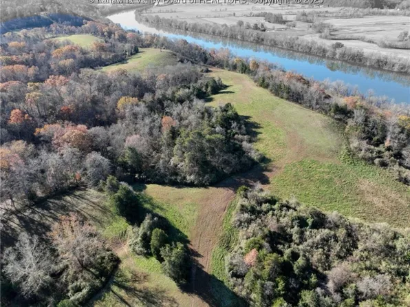 23765 Charleston Rd, Leon, WV 25123