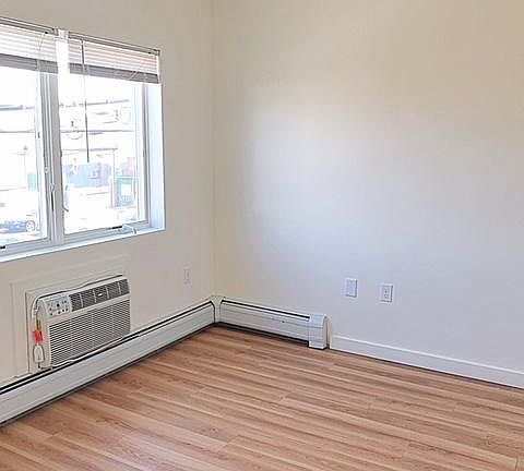 4th image of 1972 Richmond Ter APT 2A