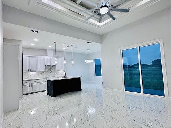 2nd image of 2408 E Tamarindo Ave