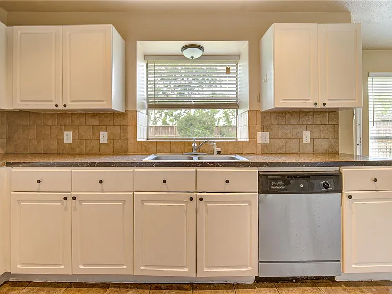 138 W New Meadows Dr — Photo 14