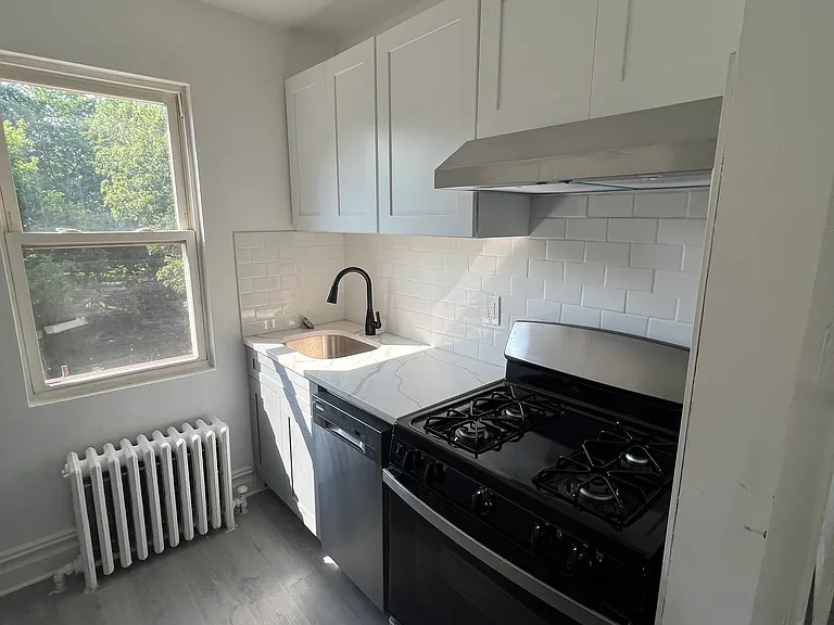 130 Park Ave — Photo 4