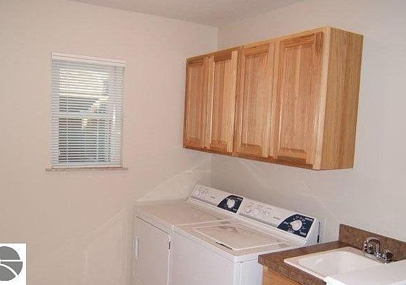 4th image of 3720 Creekside Dr
